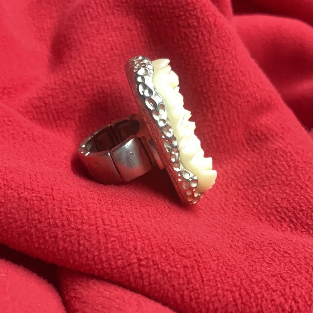 Oversized Ring - Picture 5 of 8